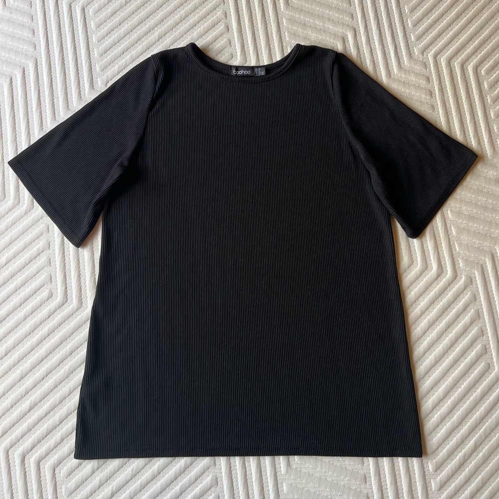 Boohoo - Oversized T-shirt and Biker Short Two-piece Set